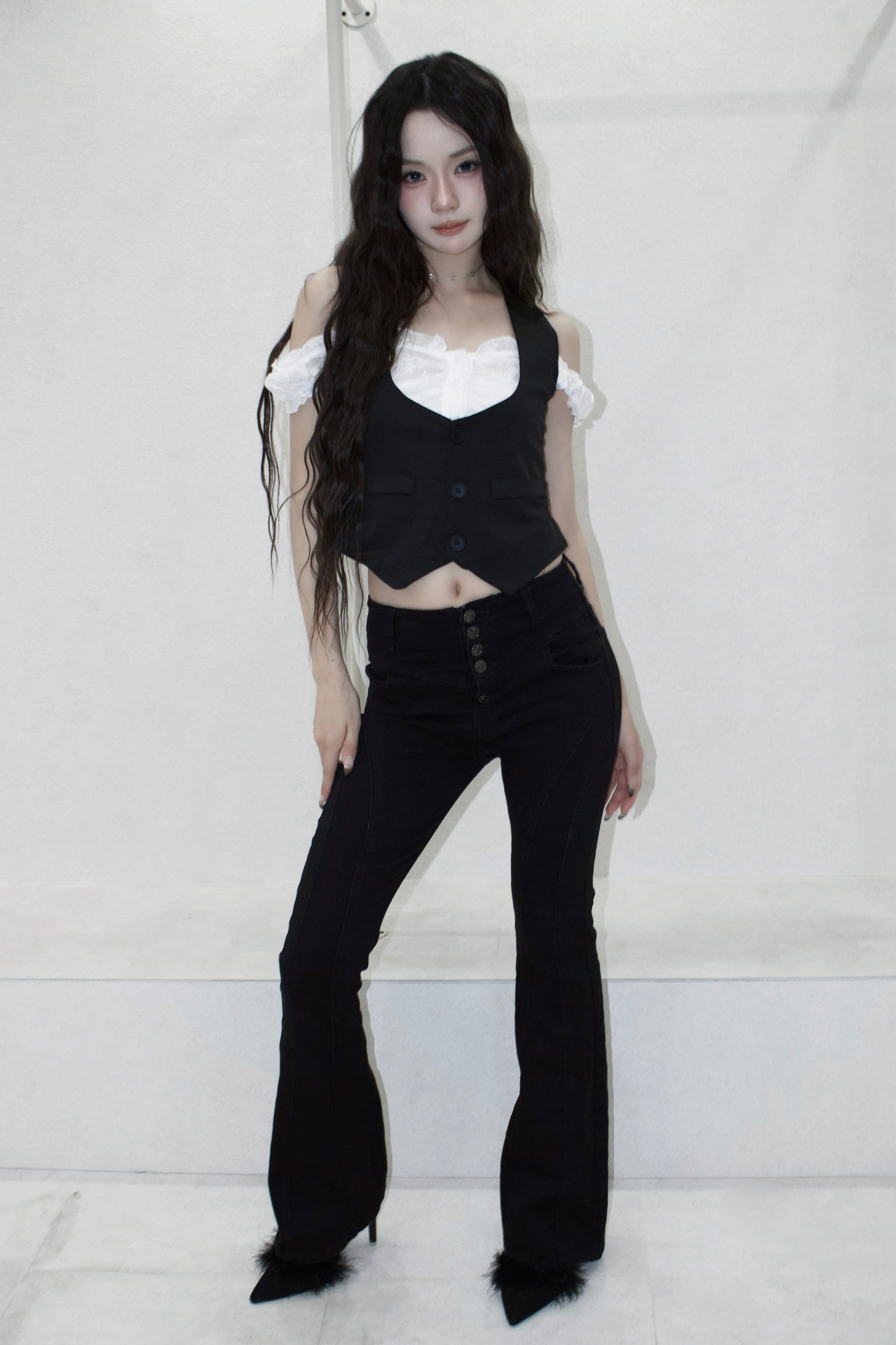 Sabrina melow tops.
