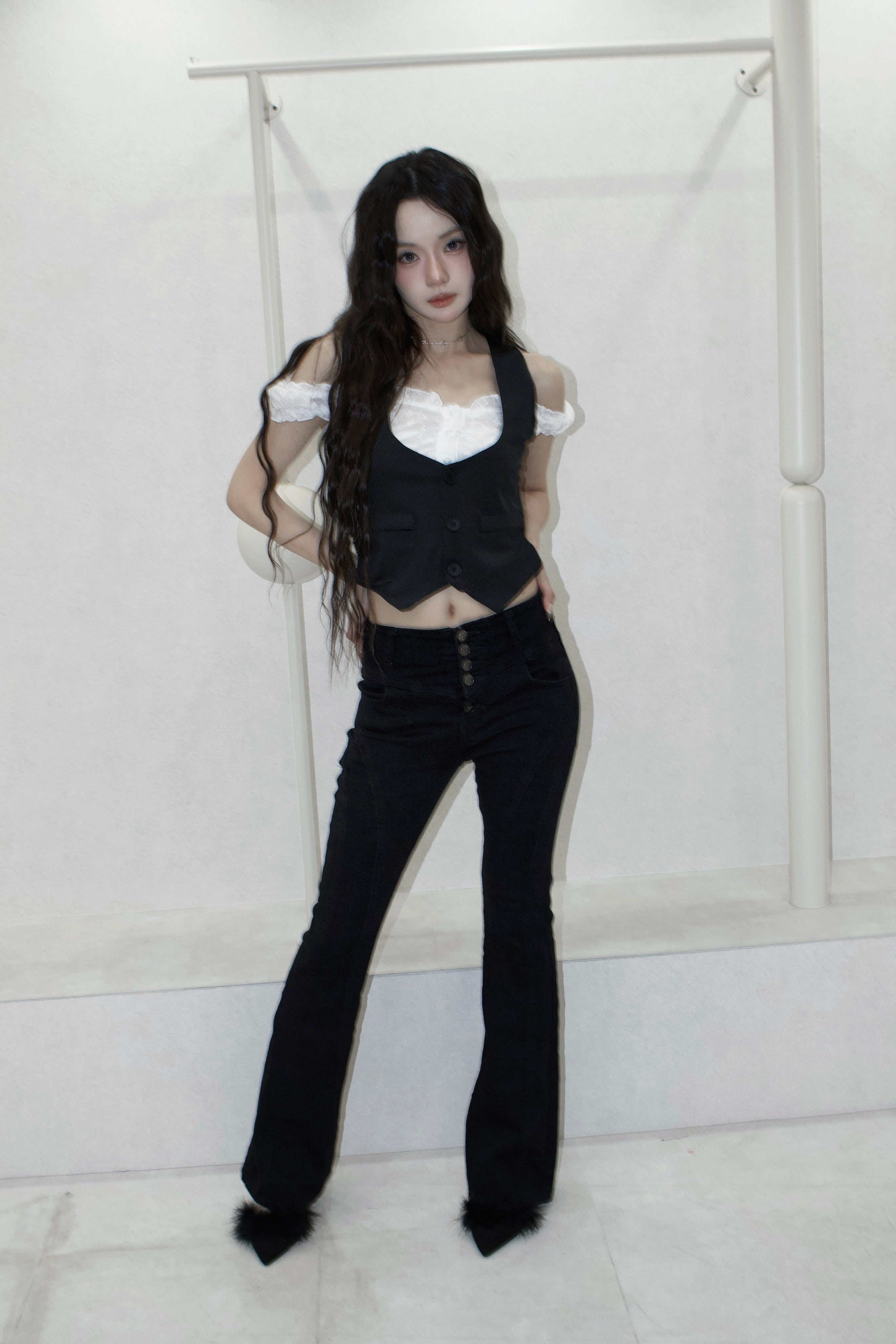 Sabrina melow tops.