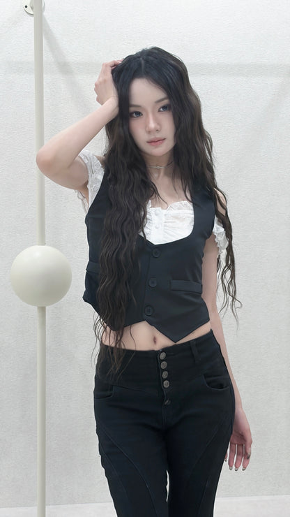 Sabrina melow tops.