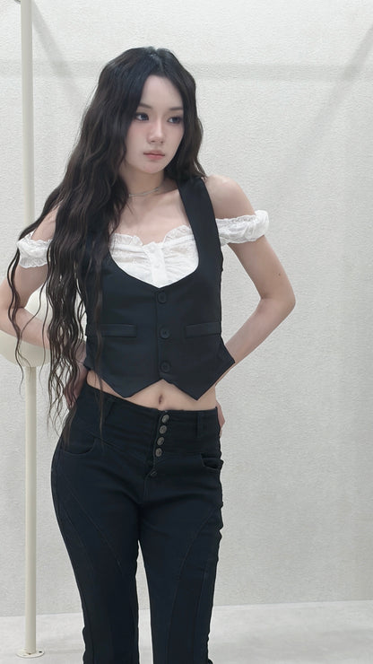 Sabrina melow tops.