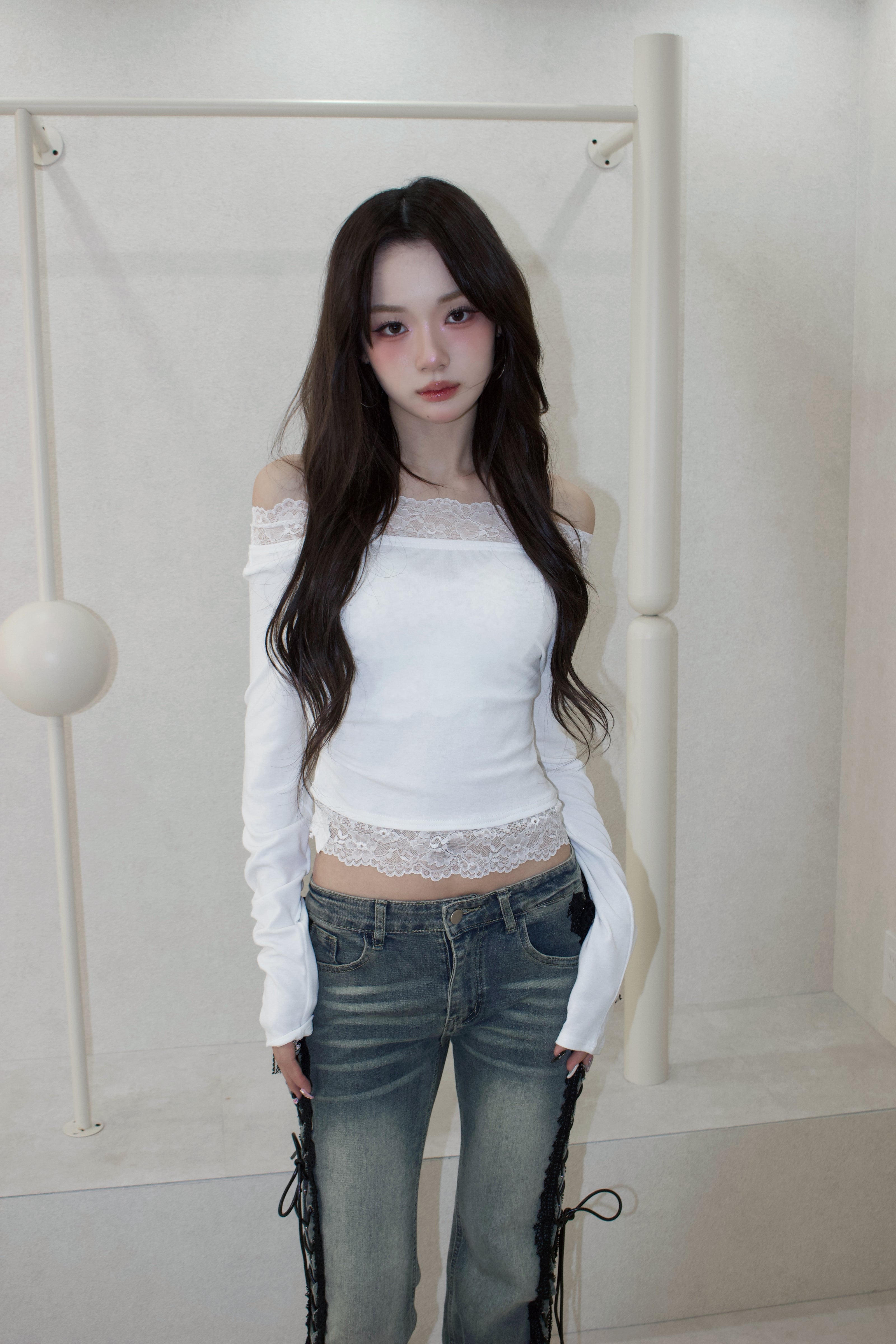 muse en lace off-shoulder.
