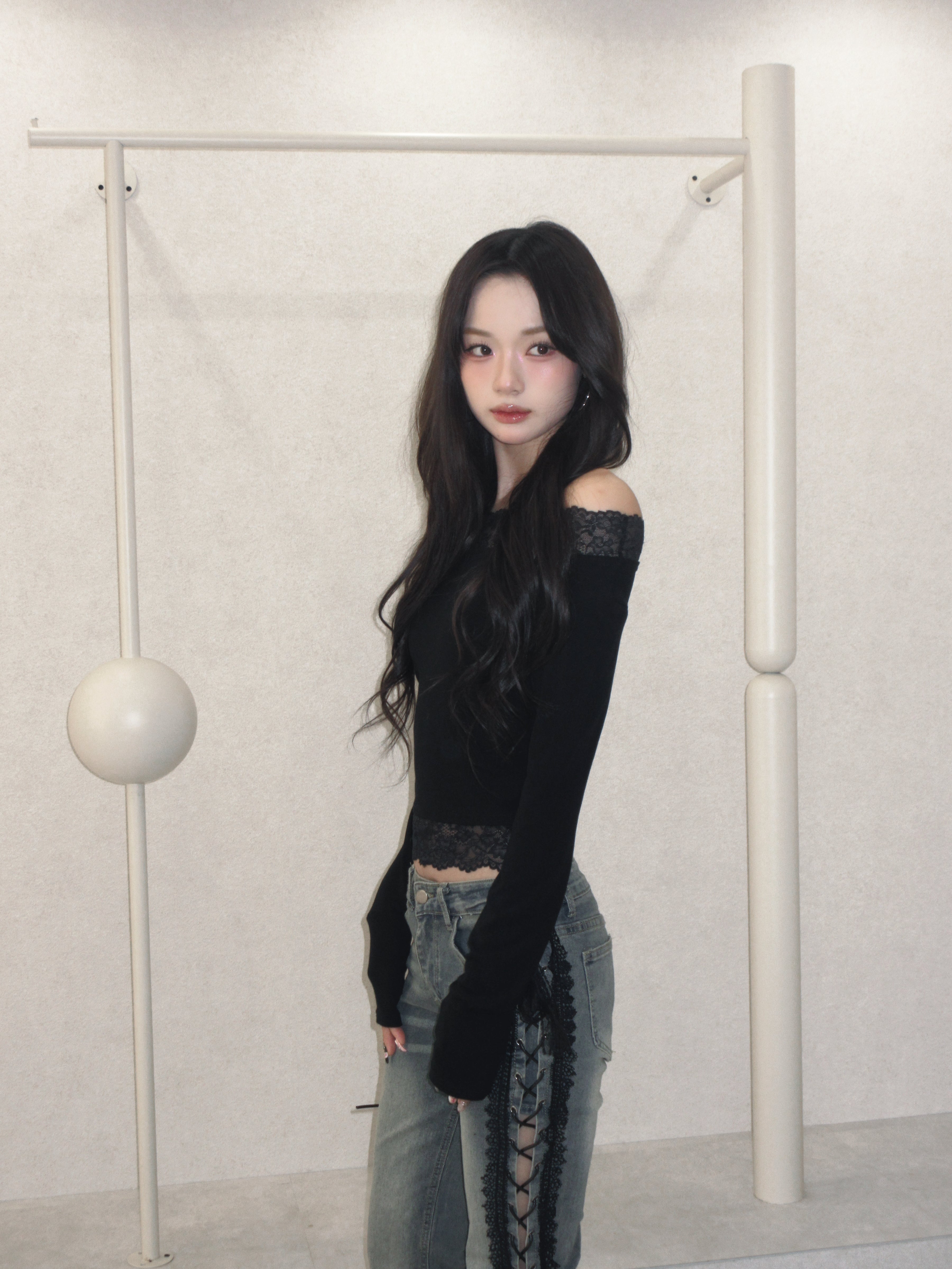 muse en lace off-shoulder.
