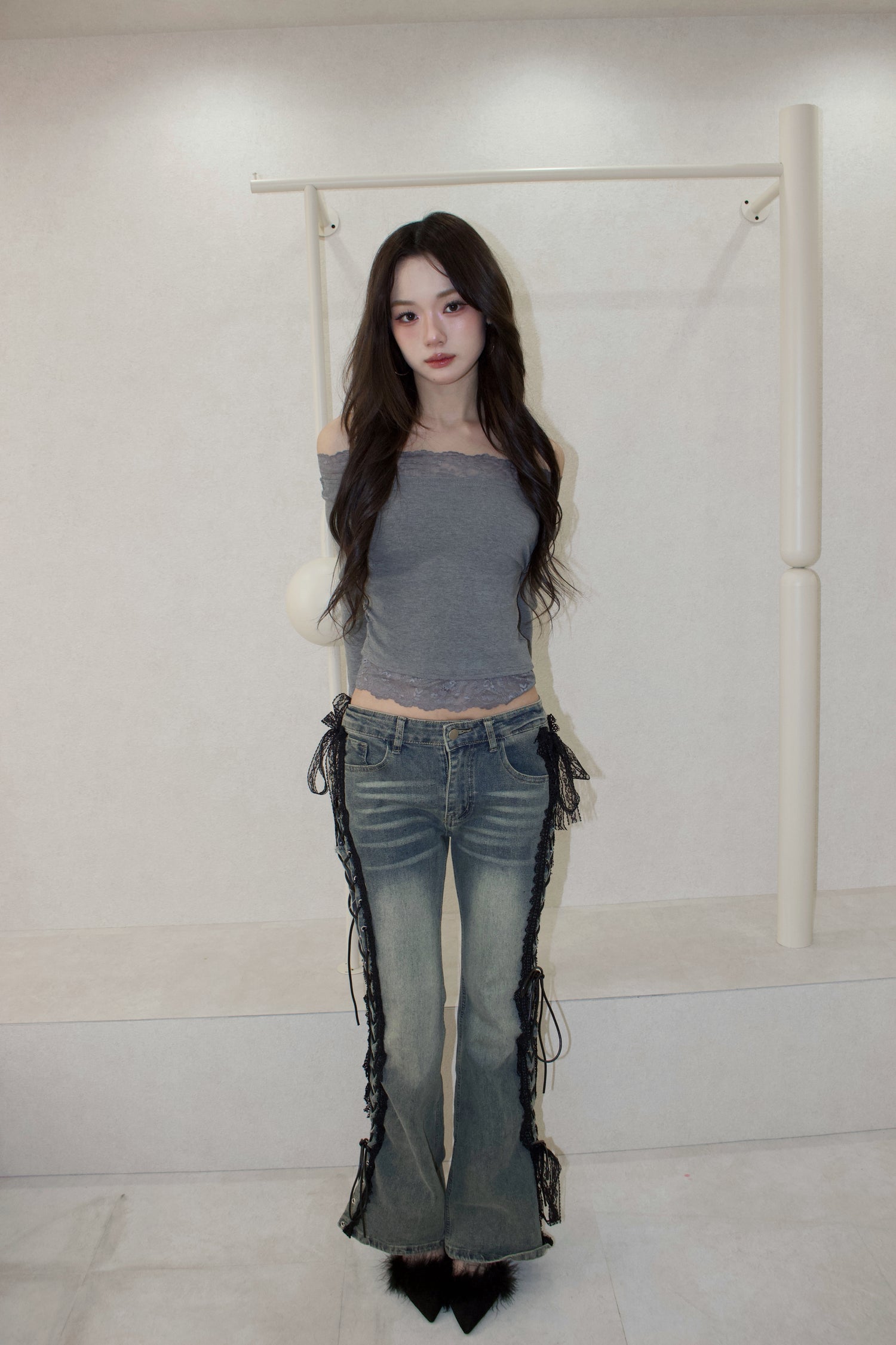 muse en lace off-shoulder.
