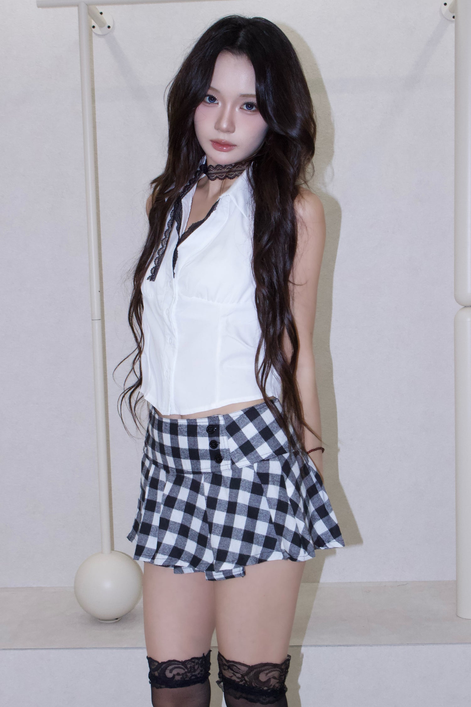 bicolor line shirt.