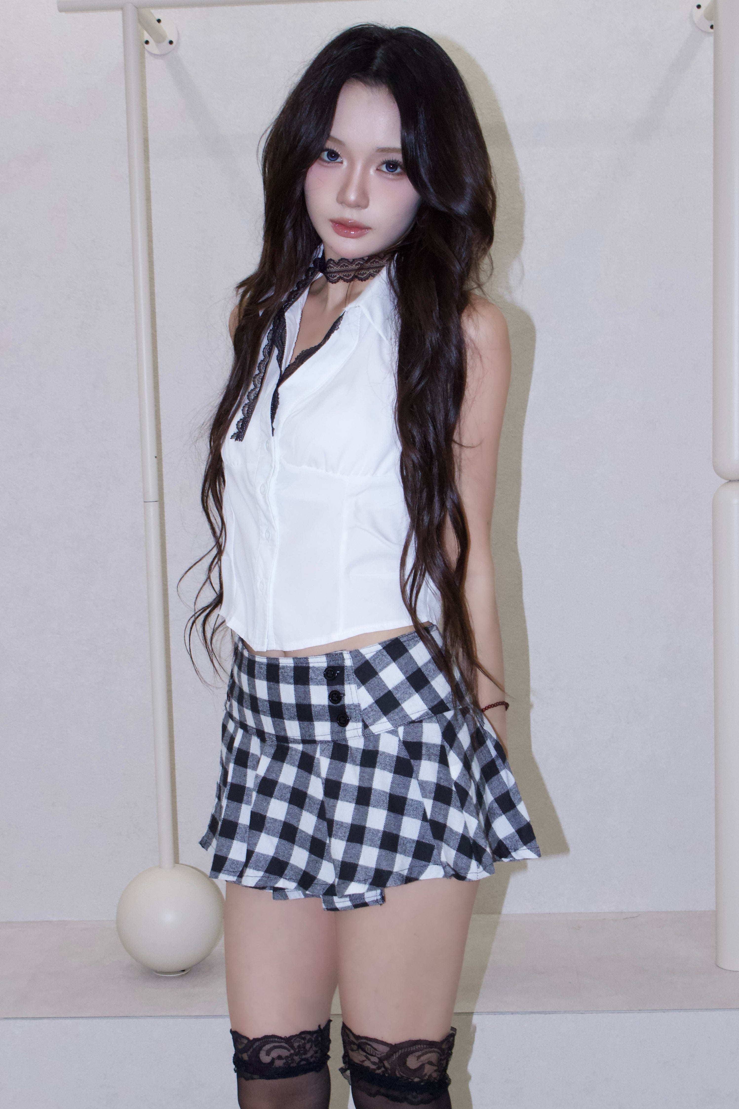 bicolor line shirt.
