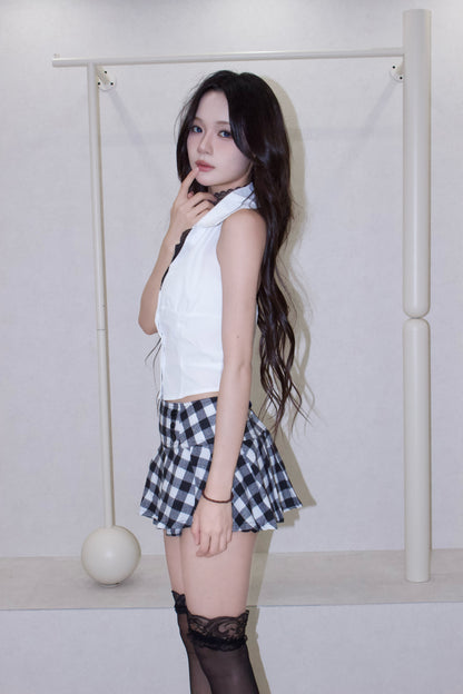 bicolor line shirt.