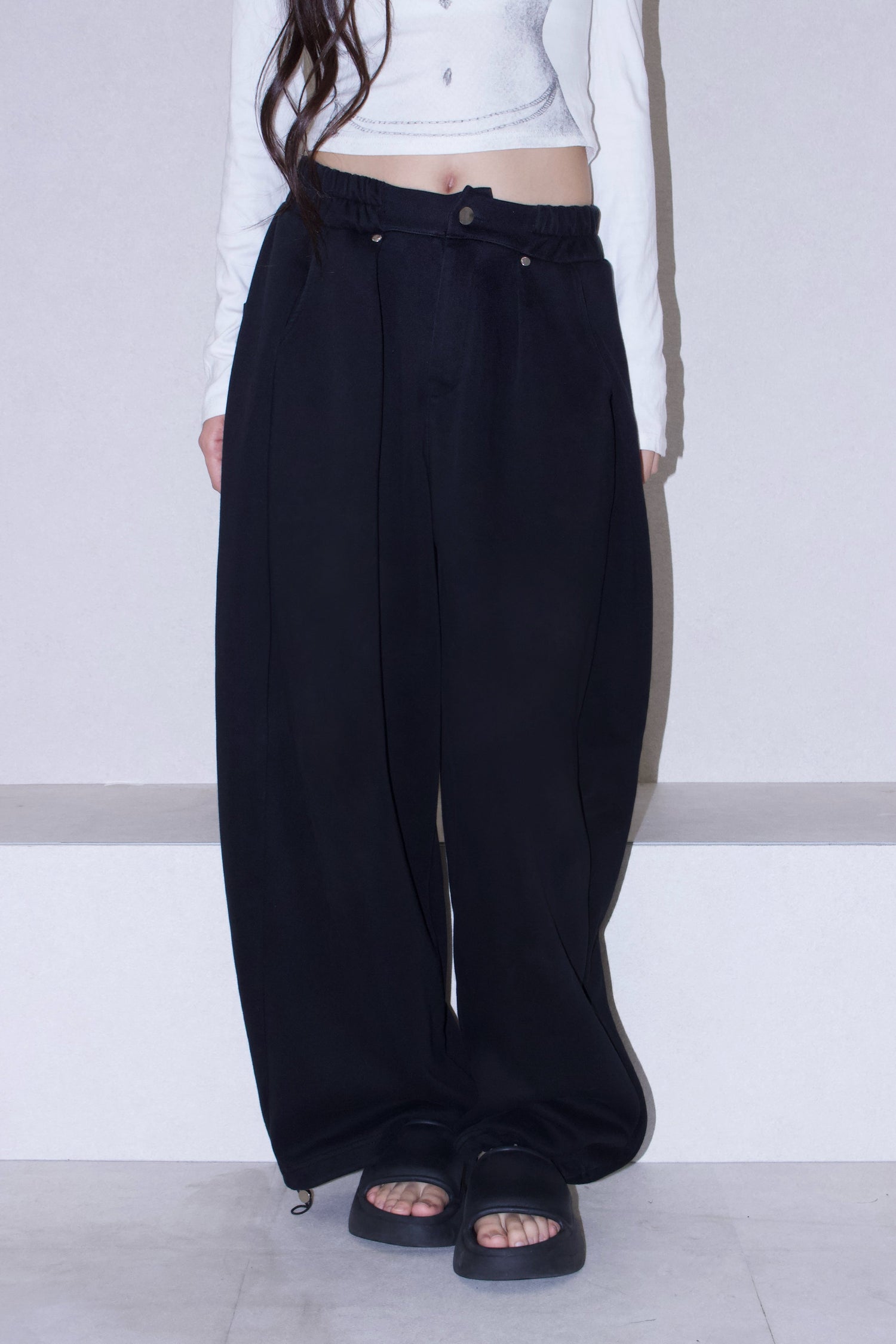 volume form pants.
