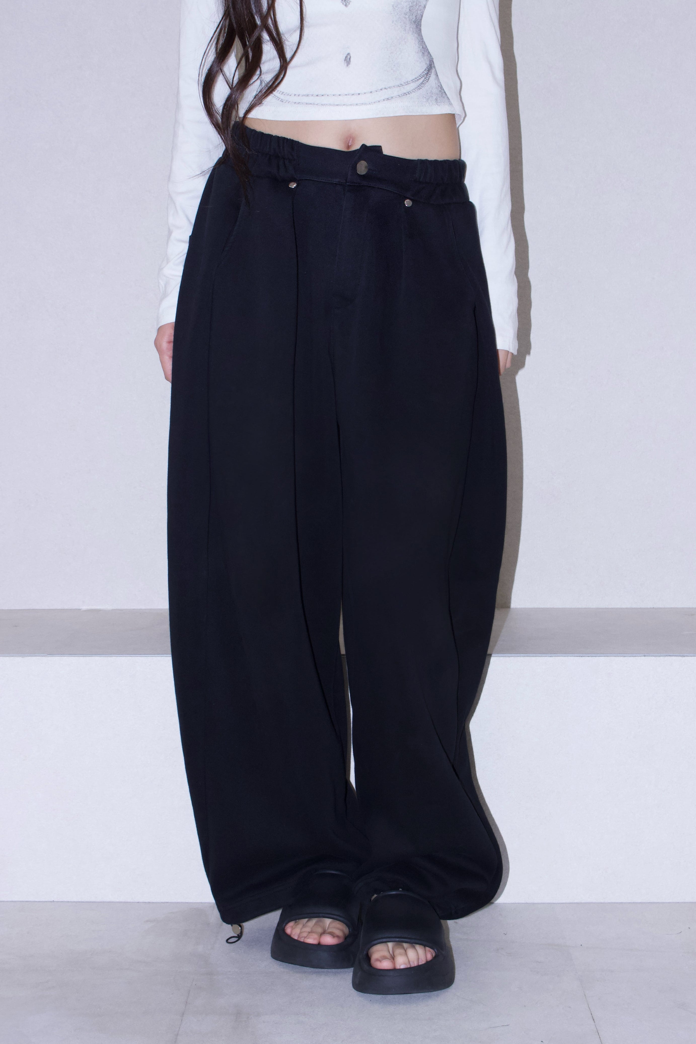 volume form pants.