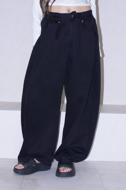 volume form pants.