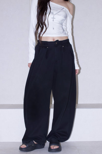 volume form pants.