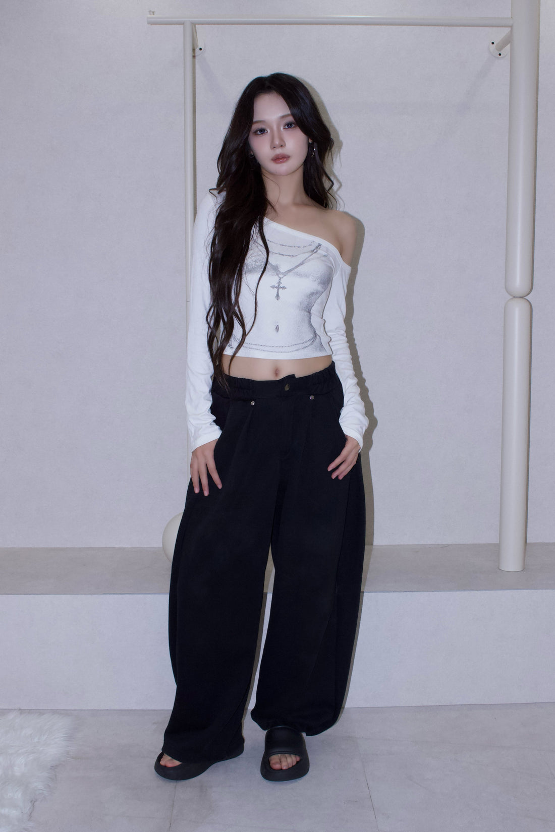 volume form pants.