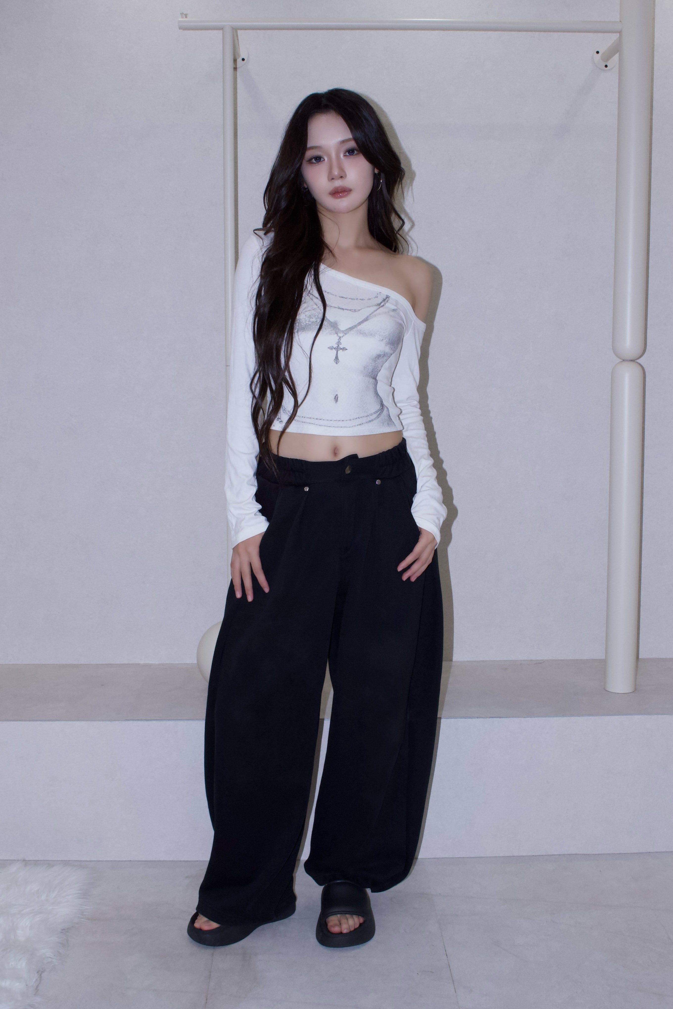 volume form pants.