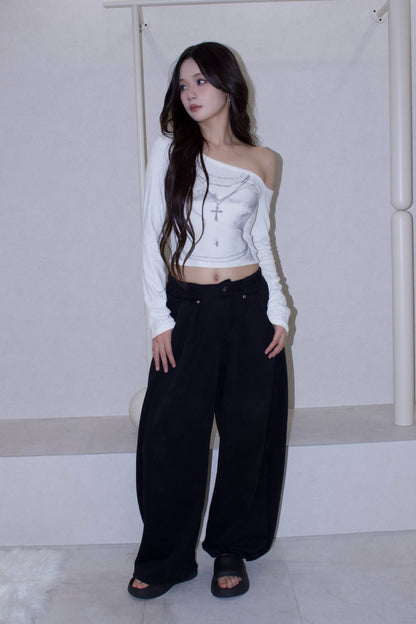volume form pants.