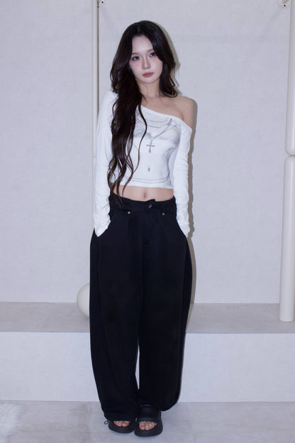 volume form pants.