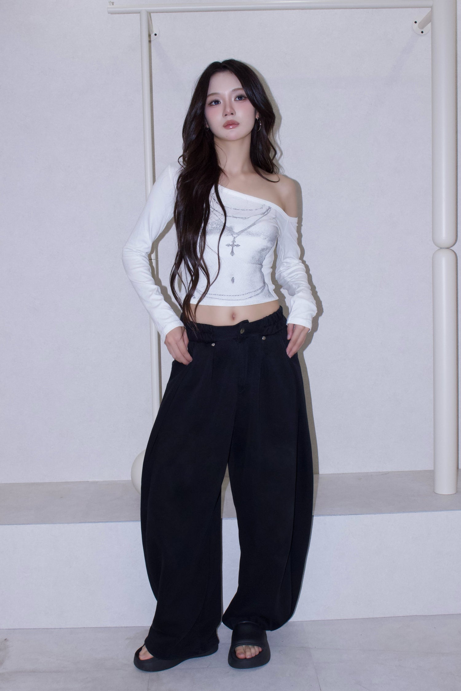 volume form pants.