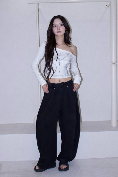 volume form pants.