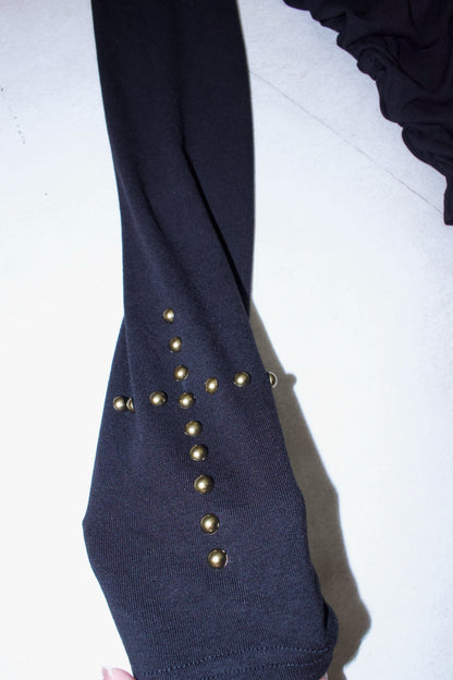 stud point tops.
