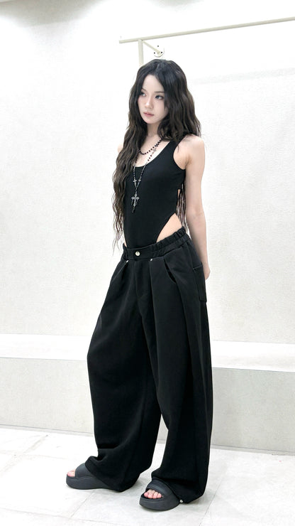 volume form pants.