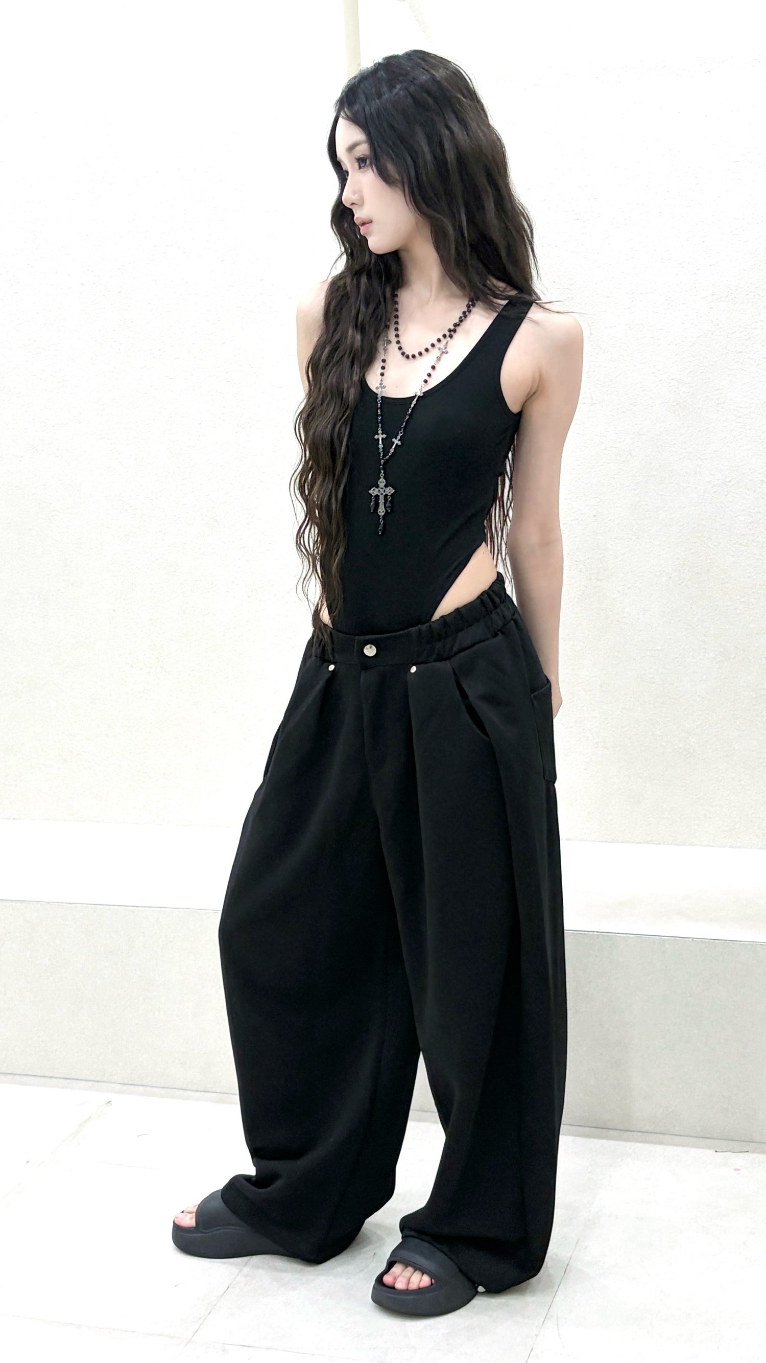 volume form pants.