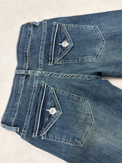 model fit denim.