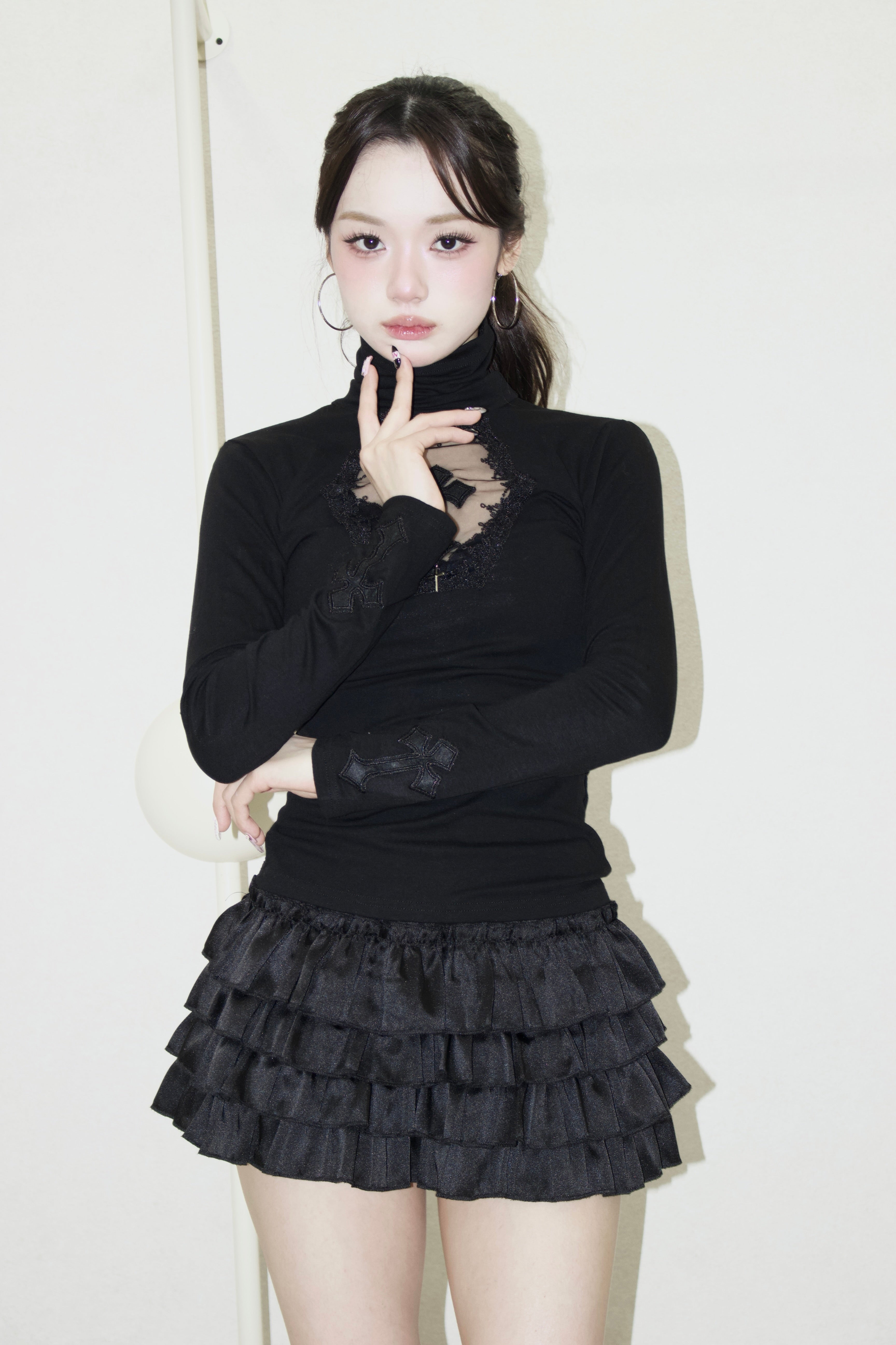 cross charm tops. – REINE NOIRE